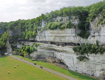 la roque st christophe et les les Eysies  proche Camping La Pelonie