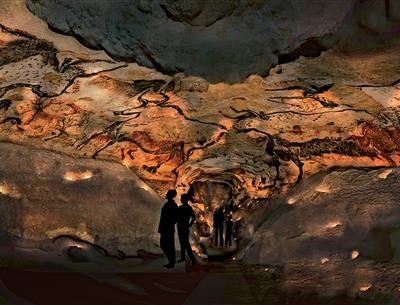 Lascaux 4- Camping 4 étoiles La Pélonie à proximité des grottes de Lascaux