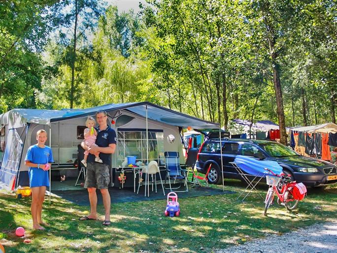 emplacement spacieux camping la Pélonie dordogne 4 étoiles