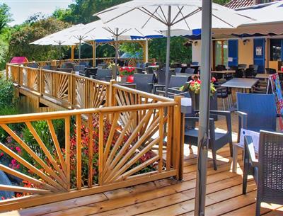 terrasse bois camping dordogne