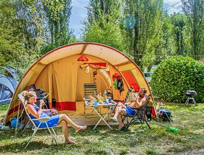 emplacement spacieux camping la Pélonie dordogne 4 étoiles