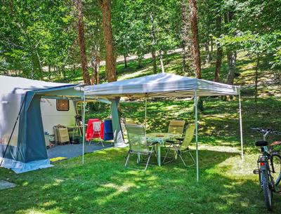 emplacement spacieux camping la Pélonie dordogne 4 étoiles