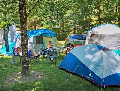 emplacement spacieux camping la Pélonie dordogne 4 étoiles