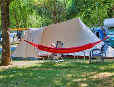 emplacement spacieux camping la Pélonie dordogne 4 étoiles