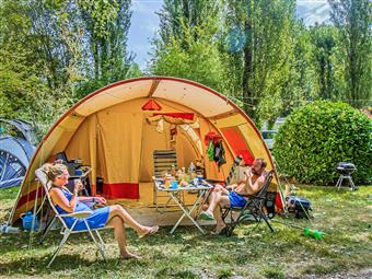 emplacement spacieux camping la Pélonie dordogne 4 étoiles - Camping Dordogne